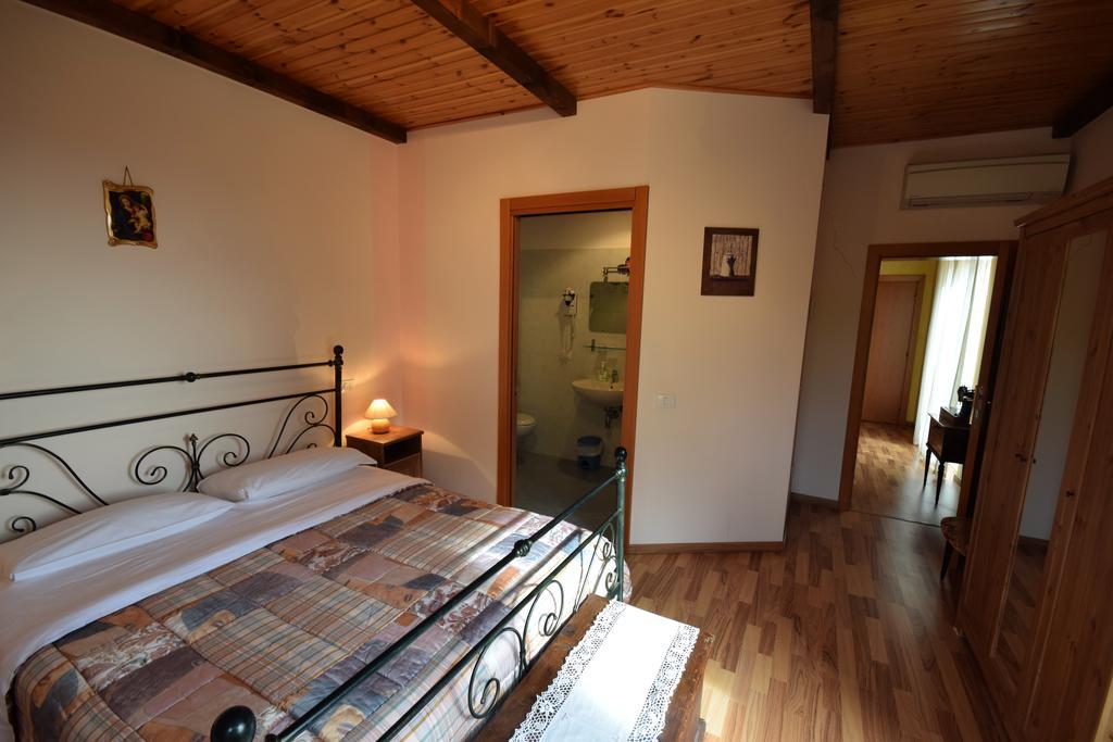 Agriturismo Al Rifugio Divino Belvedere Ostrense Exteriör bild